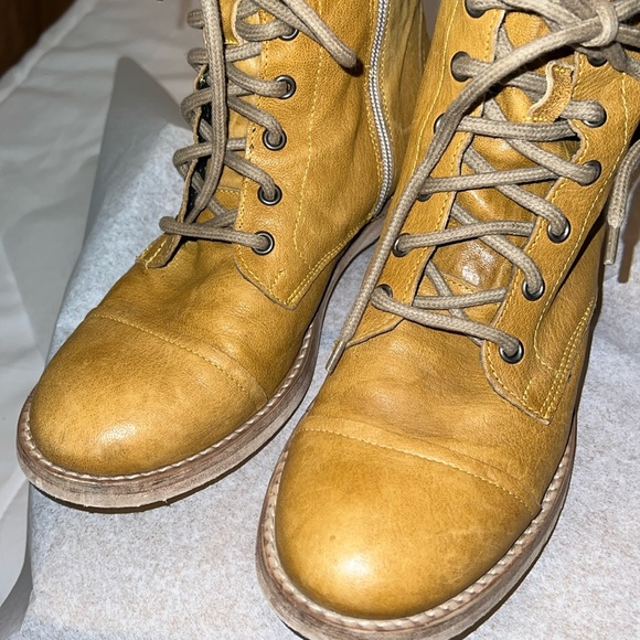 FREE PEOPLE PORTLAND LACE UP BOOTIES (39) - Picture 3 of 13